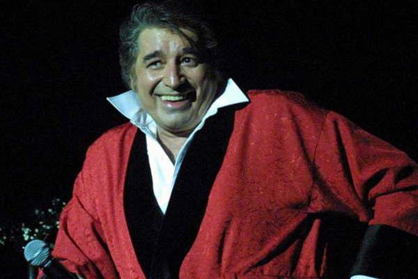 Sandro llegaraacute para enamorar con sus canciones 