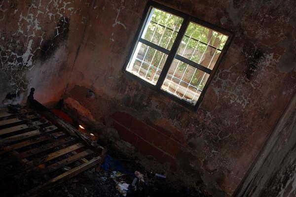 Voraz incendio en una vivienda dejoacute con lo puesto a una familia loretana 