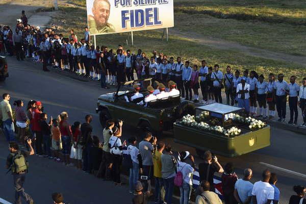 Los restos de Fidel ya descansan en el Cementerio de los Heacuteroes