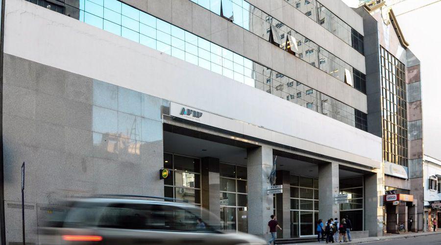 La sede de AFIP en Bahiacutea Blanca encubrioacute a Laacutezaro Baacuteez