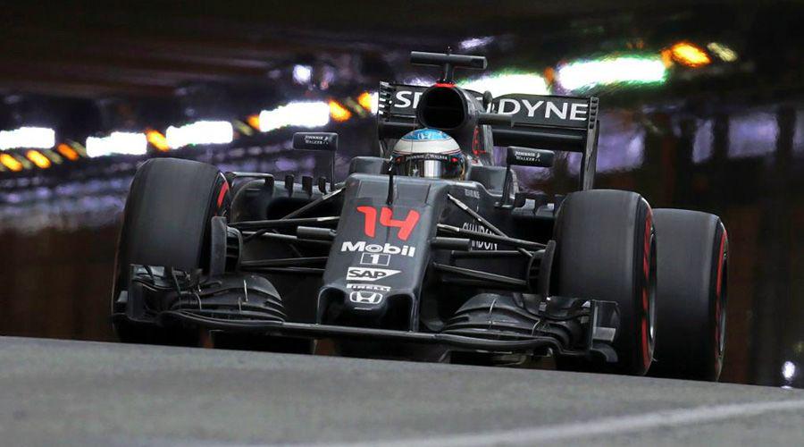 Mercedes tantea a Alonso para 2017