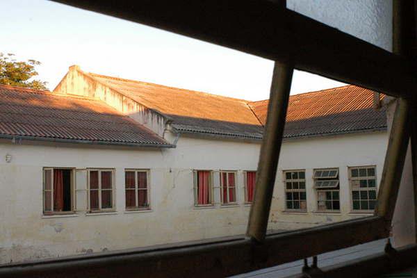 Repudiable- una mujer golpeoacute a la maestra de su hija porque la mandoacute a rendir