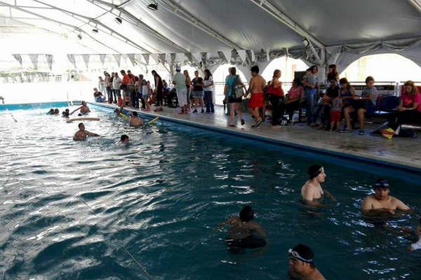 Excelentes resultados se obtuvieron en el encuentro inclusivo de natacioacuten en la pileta del Club Oliacutempico
