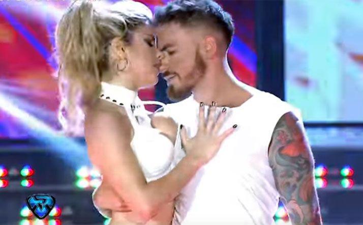 Showmatch- Coreografiacutea muy hot y dudosas declaraciones de Fede Bal y Laurita Fernaacutendez