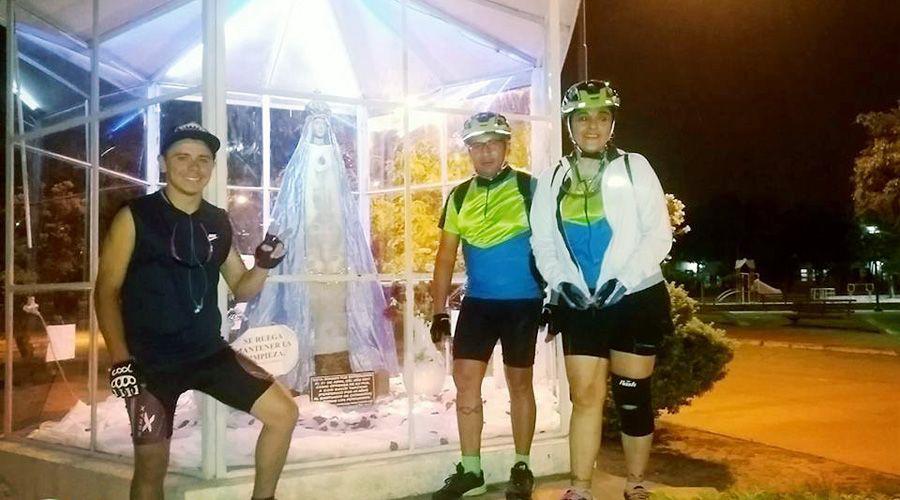 Un nuevo grupo de peregrinos partioacute esta madrugada hacia Catamarca