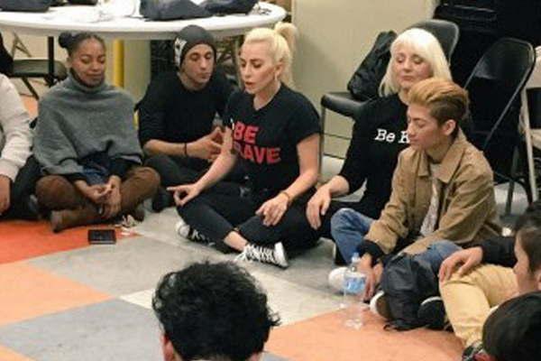 Lady Gaga reveloacute que sufre de una enfermedad mental 