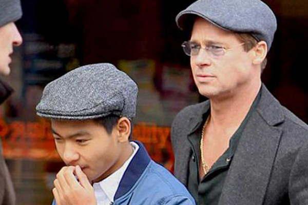 Pitt aceptoacute un humillante acuerdo