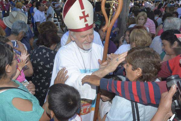 Peregrinos seraacuten recibidos por Mons Bokalic quien oficiaraacute una misa al pie de la Virgen Morena