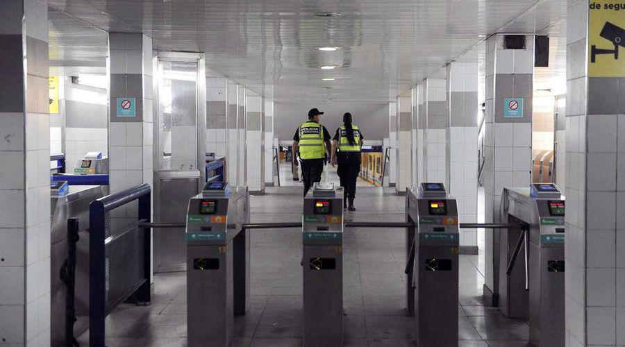 Paro total en el subte por la muerte de un operario