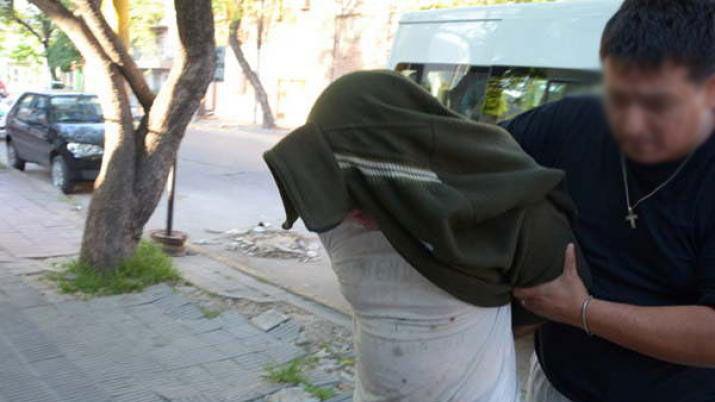 Detienen a depravado sexual por abusar de su hermana