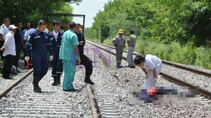 Santiaguentildeo murioacute al ser atropellado por un tren en Campana