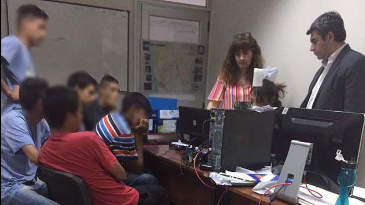 Condenados a realizar trabajos comunitarios por destruir contenedores