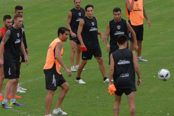 Dos cambios para recibir a Villa Daacutelmine 