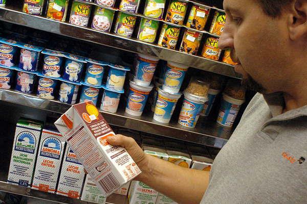 Los empresarios preveacuten una inflacioacuten del 20-en-porciento- y un doacutelar a 18