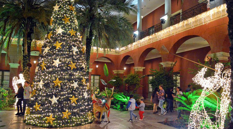 La ciudad se ilumina con las luces y decoraciones especiales alusivas a la Navidad