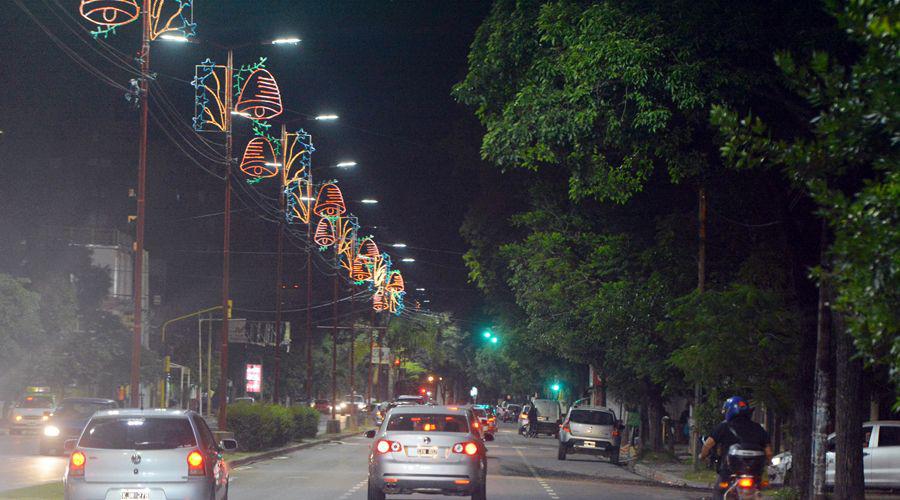 La ciudad se ilumina con las luces y decoraciones especiales alusivas a la Navidad