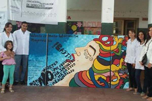 A traveacutes de murales en Clodomira se abordoacute el tema violencia de geacutenero
