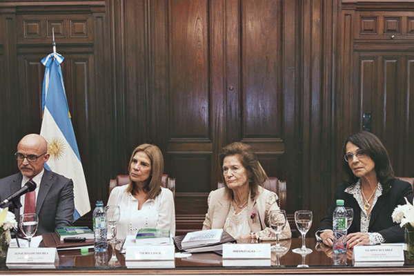 El Poder Judicial de Santiago presente en un taller sobre restitucioacuten internacional de nintildeos 