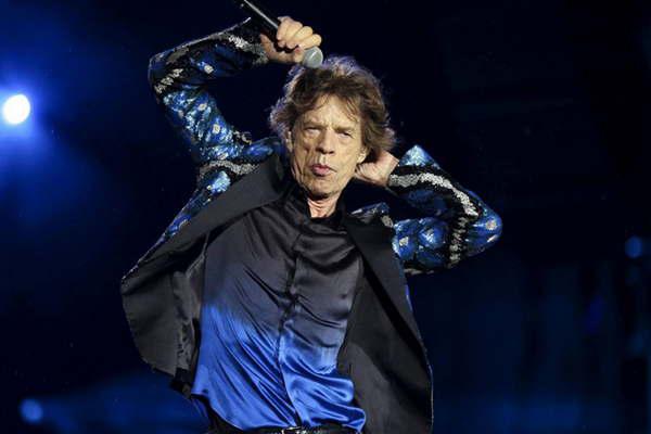 Mick Jagger padre por octava vez  