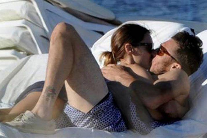 Bomba- Pampita estariacutea embarazada de Pico Moacutenaco