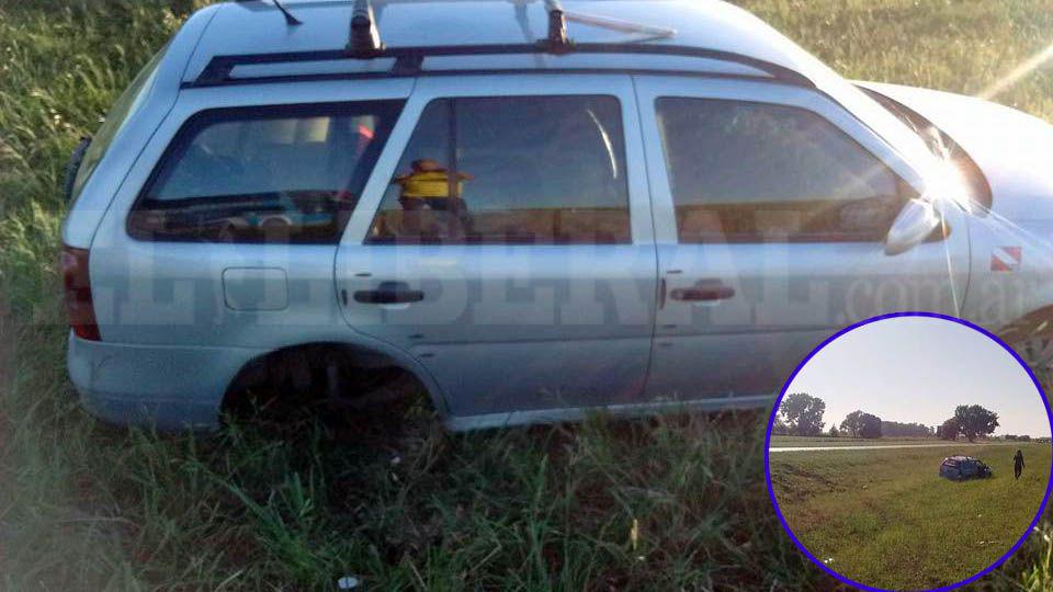 Santiaguentildeo se salvoacute de milagro al derrapar con su auto en Rosario