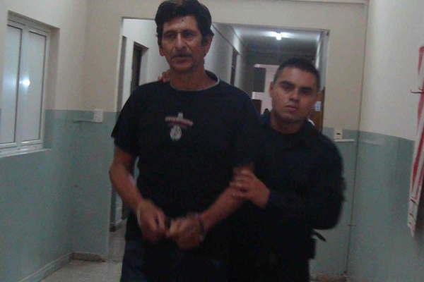 Bebioacute mano a mano con su mujer y la matoacute con una escopeta