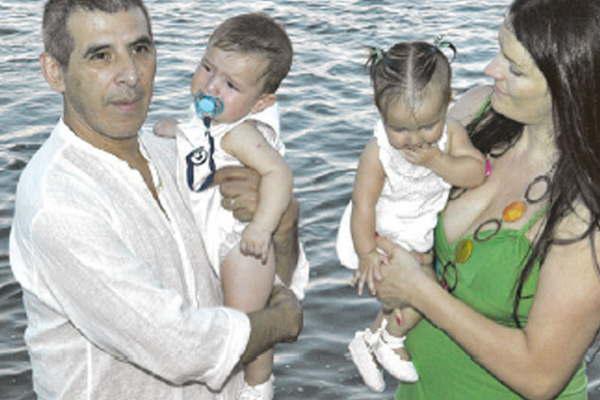 El bautismo de Benicio y Mariacutea  a orillas del riacuteo Dulce 