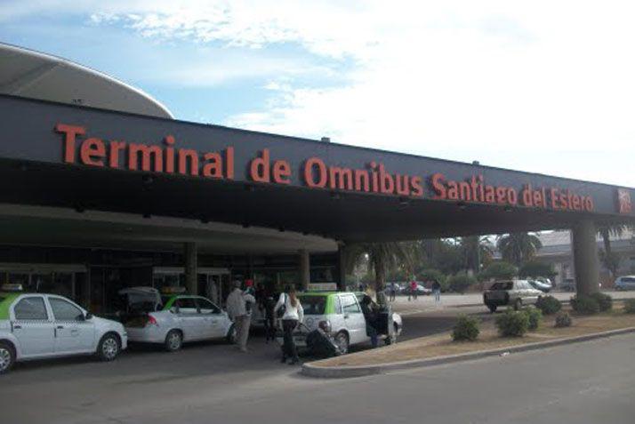 Detienen a tucumana por robar un celular en la terminal de oacutemnibus