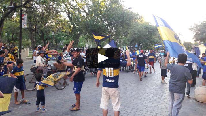 Miraacute los festejos de los hinchas de Boca en Plaza Libertad