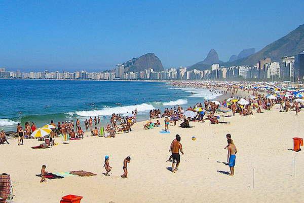 Brasil espera a maacutes de 15 milloacuten de turistas argentinos