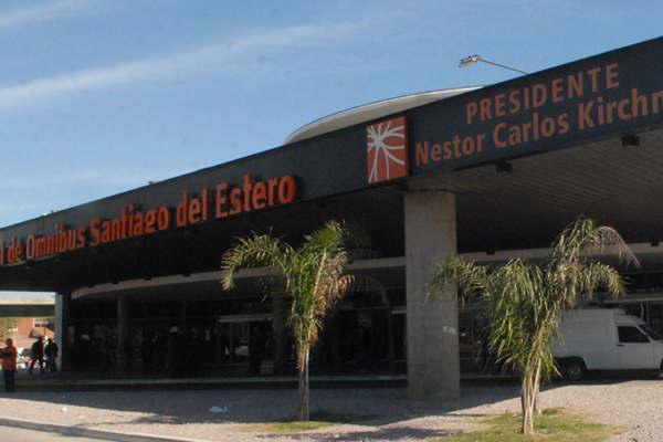 Detienen a una mujer tucumana  que roboacute un celular 