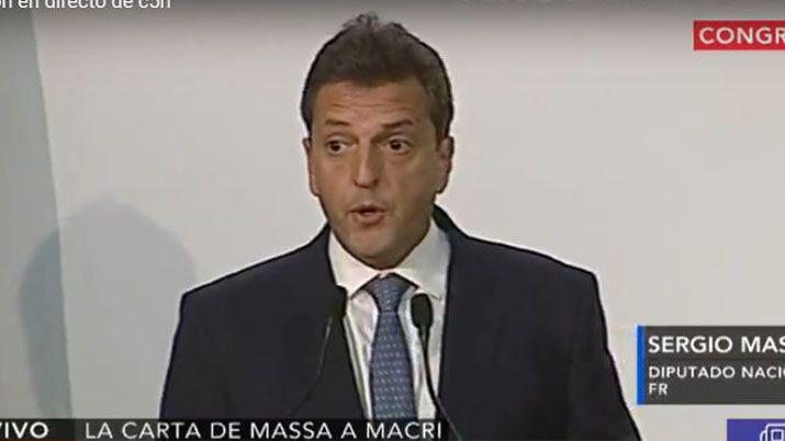 Massa lee la carta que le envió al Presidente