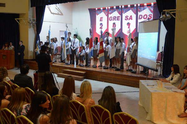 Se realizoacute el acto de colacioacuten del Colegio Big Ben en el que egresaron hijas de refugiados sirios