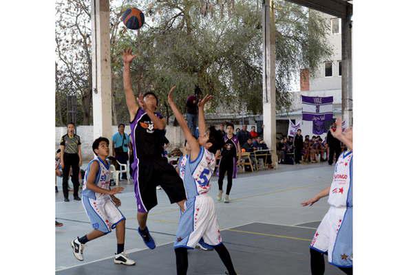 Normal Banda-Oliacutempico  el primer capiacutetulo de la final