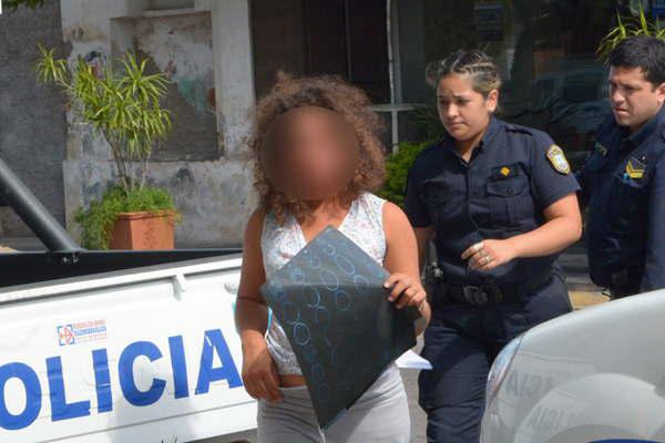 Festejoacute el tercer gol de Boca y su concubino le aplicoacute una golpiza