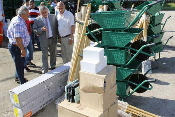 Infante entregoacute herramientas a los centros operativos 