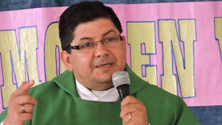 El presbiacutetero Martin Fernaacutendez asumiraacute en la parroquia Santa Rosa