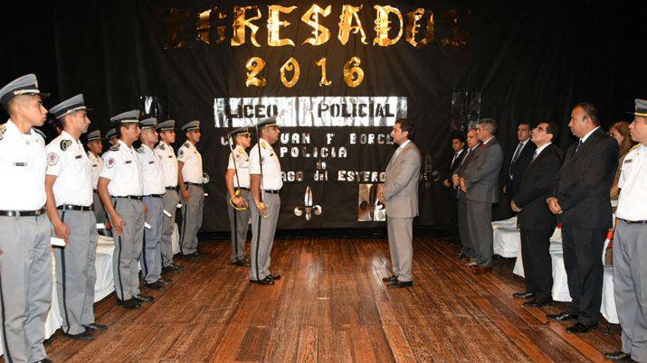 Cadetes del Liceo Policial participaron del acto de egreso