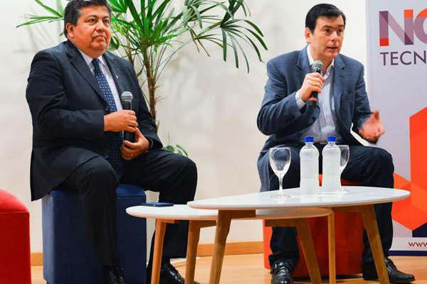 El senador Gerardo Zamora disertoacute ante emprendedores local