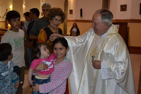 Oficioacute su uacuteltima misa en Antildeatuya el padre Hernaacuten Gonzaacutelez Cazoacuten