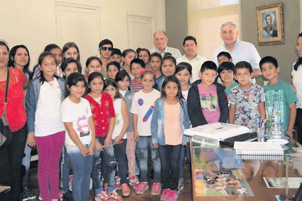 Mukdise recibioacute a alumnos de dos escuelas del departamento Copo