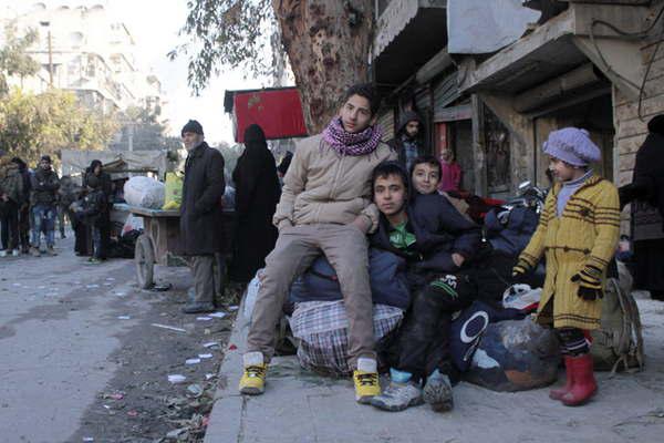 Volvioacute a interrumpirse la tregua en Alepo y se suspendioacute la evacuacioacuten
