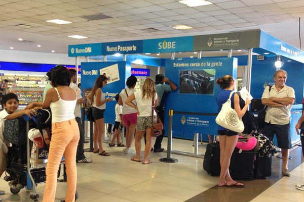 Queacute se necesita para salir de viaje con menores del paiacutes