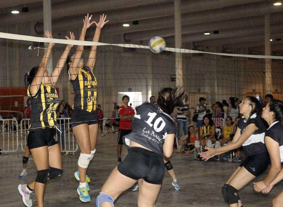 El Nodo Tecnoloacutegico recibe las finales del voacuteley santiaguentildeo