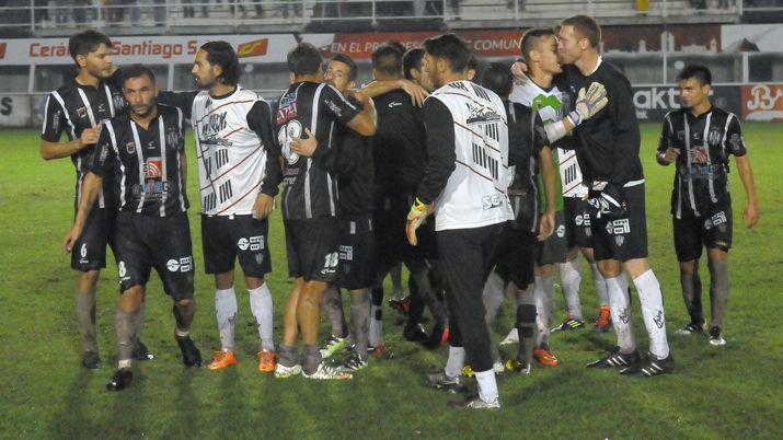 Brown de Adrogueacute le ganoacute a Central Coacuterdoba