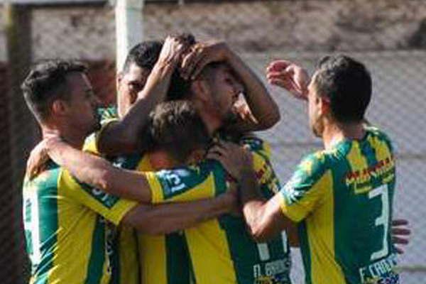 Aldosivi ganoacute un partido clave ante Sarmiento