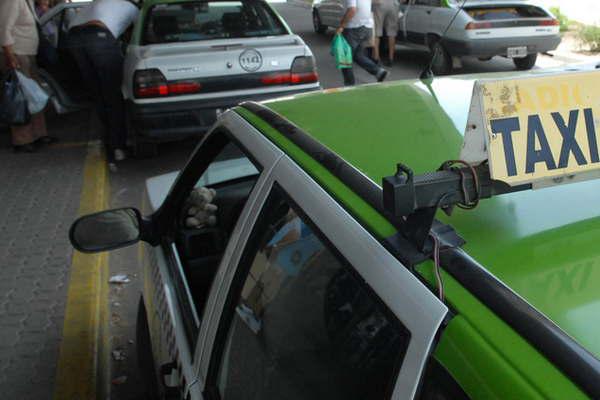 Un remisero recibioacute una golpiza porque no le quisieron pagar  25 