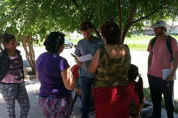 Cambiemos  hizo su timbreo en Santiago 