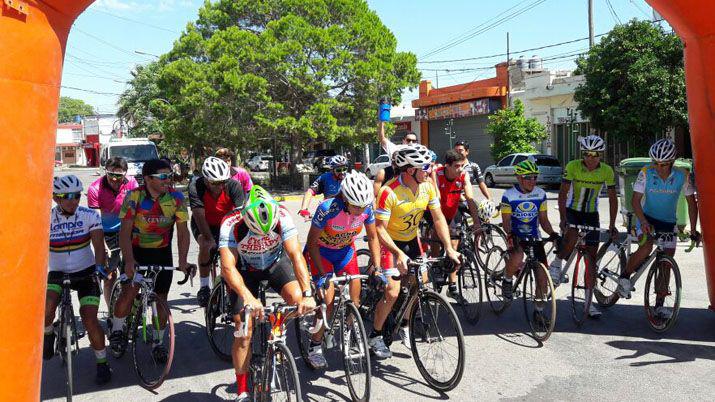 Oliacutempico festejoacute su aniversario con una prueba cicliacutestica