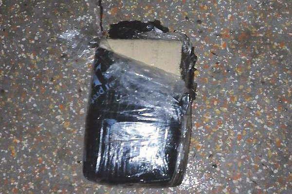 Pasajera olvidoacute un ladrillo de marihuana en un asiento del colectivo